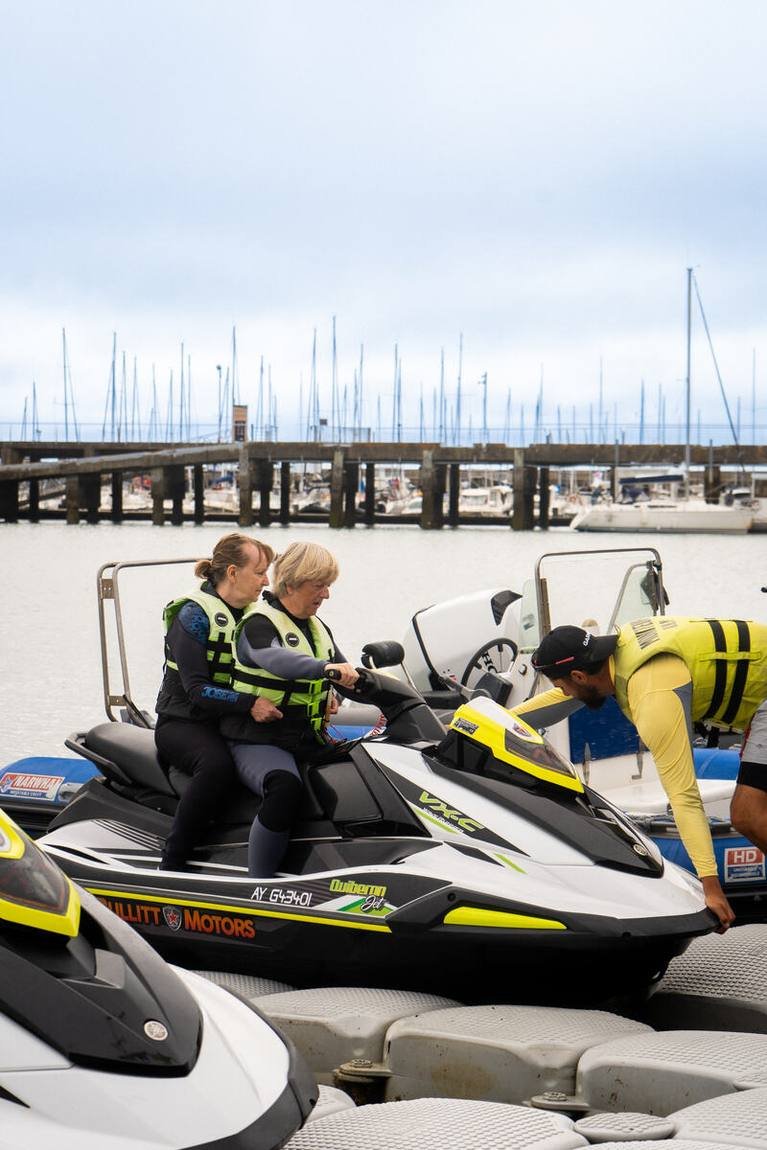 Les jet-skis prêts — Journée cohésion à Lorient